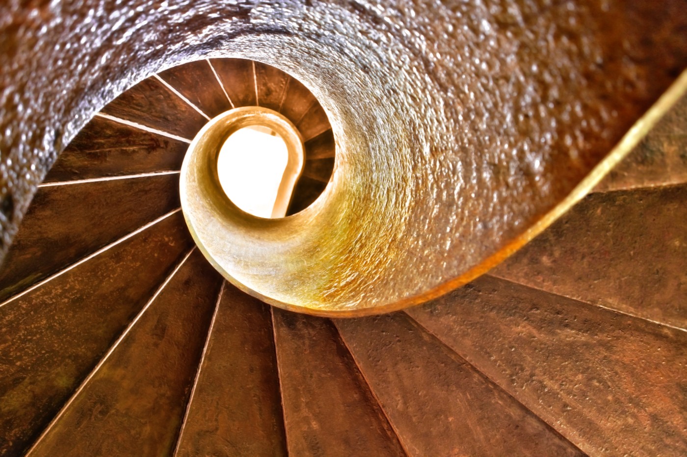 https://tickertapecdn.tdameritrade.com/assets/images/pages/md/golden ratio staircase: key financial ratios to help value stocks