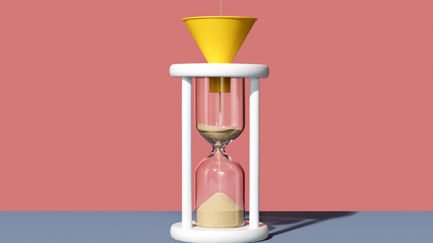 https://tickertapecdn.tdameritrade.com/assets/images/pages/md/Hourglass with funnel on top adding sand: setting up a double calendar spread